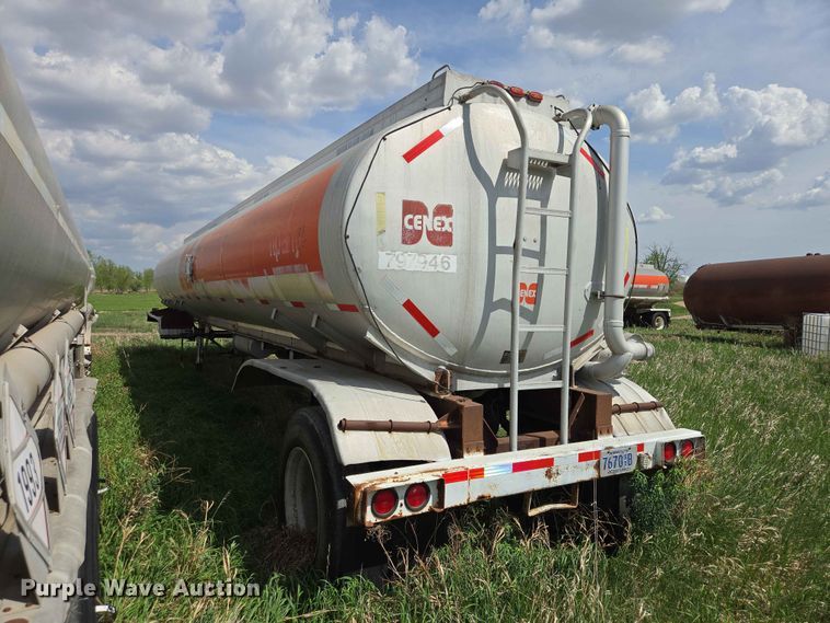 image for item DP8935 1979 Trailmobile tank trailer