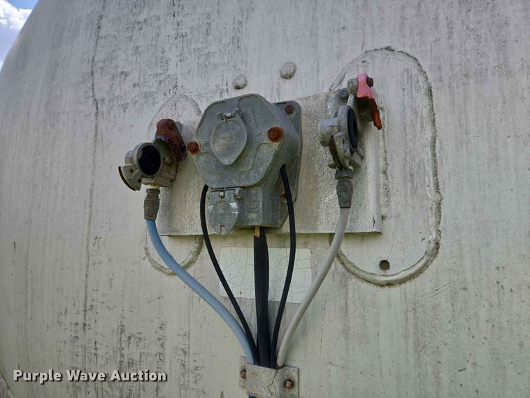 image for item DP8935 1979 Trailmobile tank trailer