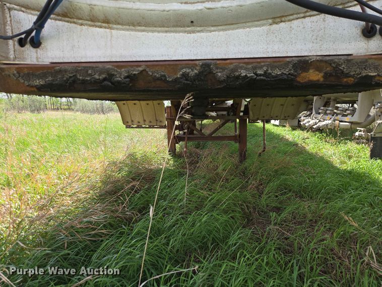 image for item DP8935 1979 Trailmobile tank trailer