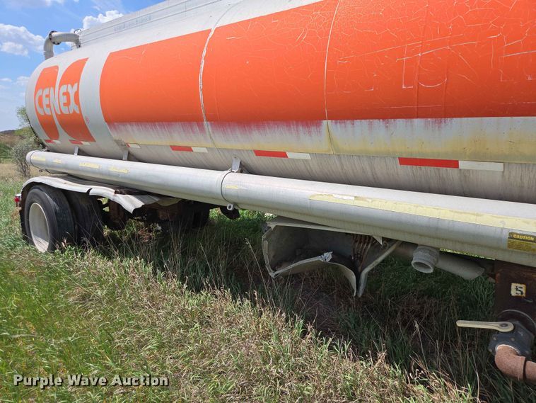 image for item DP8935 1979 Trailmobile tank trailer