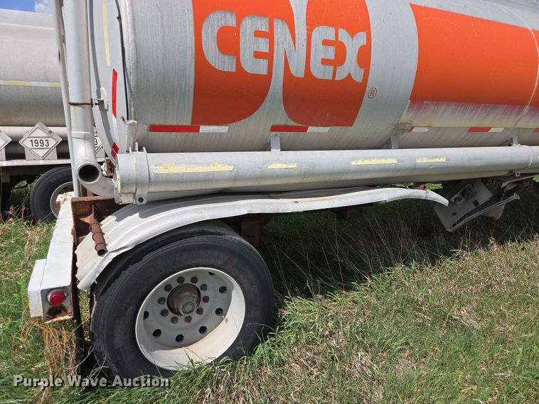 image for item DP8935 1979 Trailmobile tank trailer