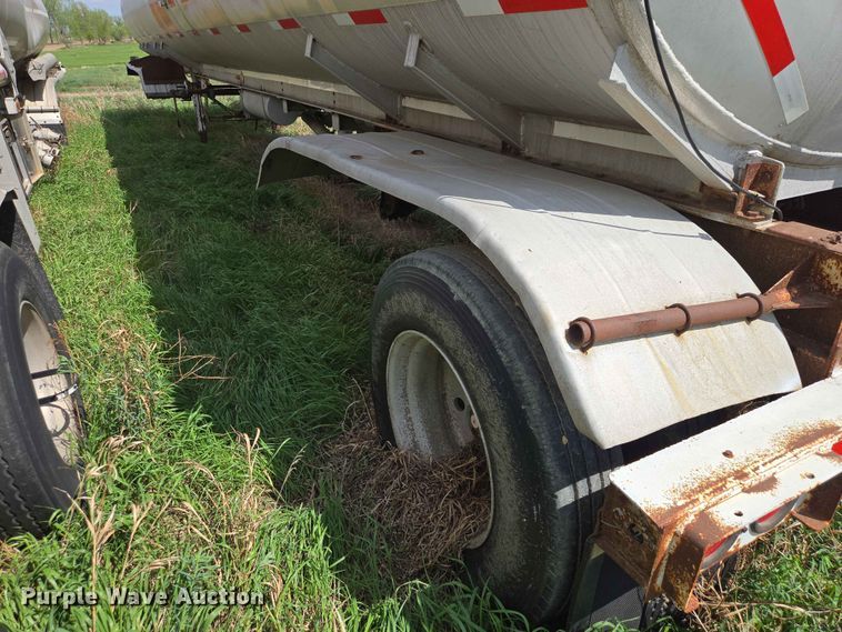 image for item DP8935 1979 Trailmobile tank trailer