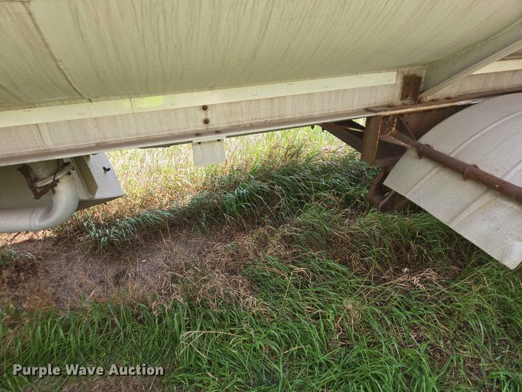 image for item DP8935 1979 Trailmobile tank trailer