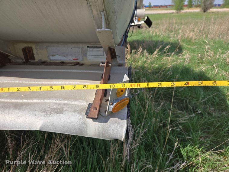 image for item DP8935 1979 Trailmobile tank trailer