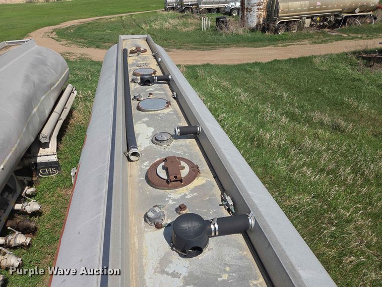 image for item DP8935 1979 Trailmobile tank trailer