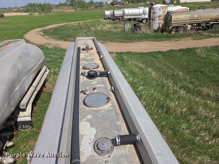 image for item DP8935 1979 Trailmobile tank trailer