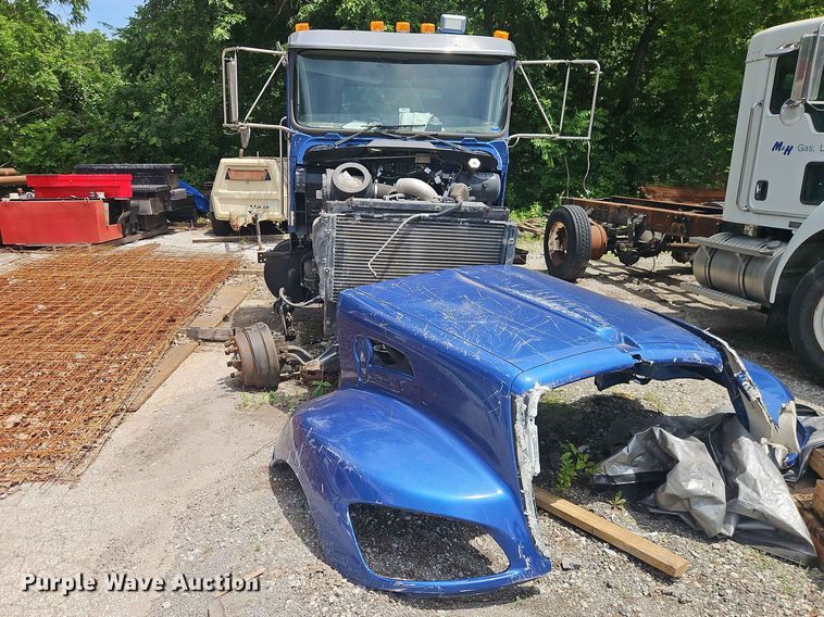 image for item DQ7798 2014 Kenworth T3 Series truck cab and chassis
