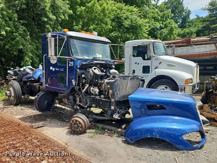 image for item DQ7798 2014 Kenworth T3 Series truck cab and chassis