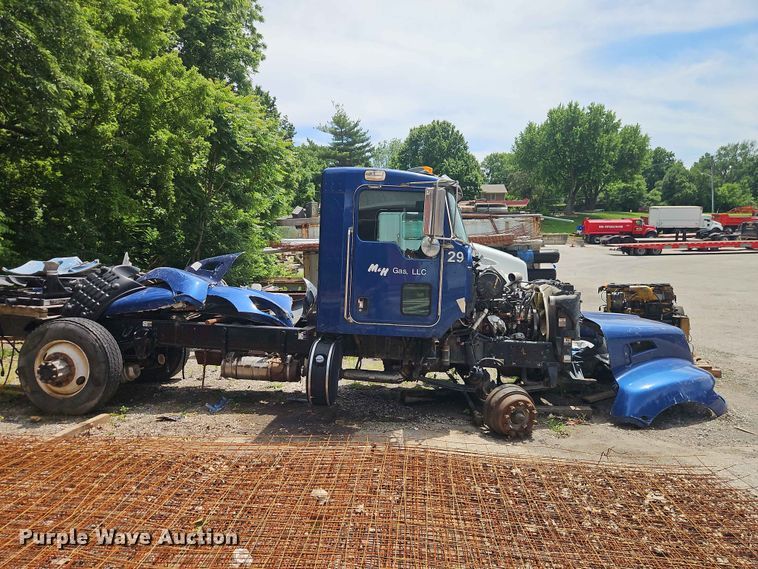 image for item DQ7798 2014 Kenworth T3 Series truck cab and chassis