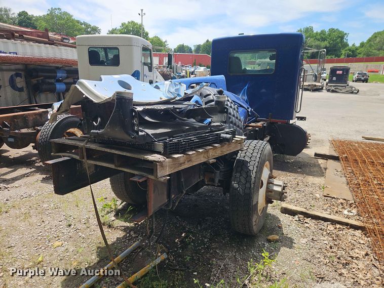 image for item DQ7798 2014 Kenworth T3 Series truck cab and chassis