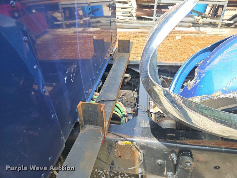 image for item DQ7798 2014 Kenworth T3 Series truck cab and chassis