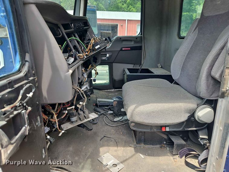 image for item DQ7798 2014 Kenworth T3 Series truck cab and chassis