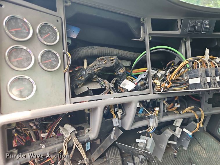 image for item DQ7798 2014 Kenworth T3 Series truck cab and chassis