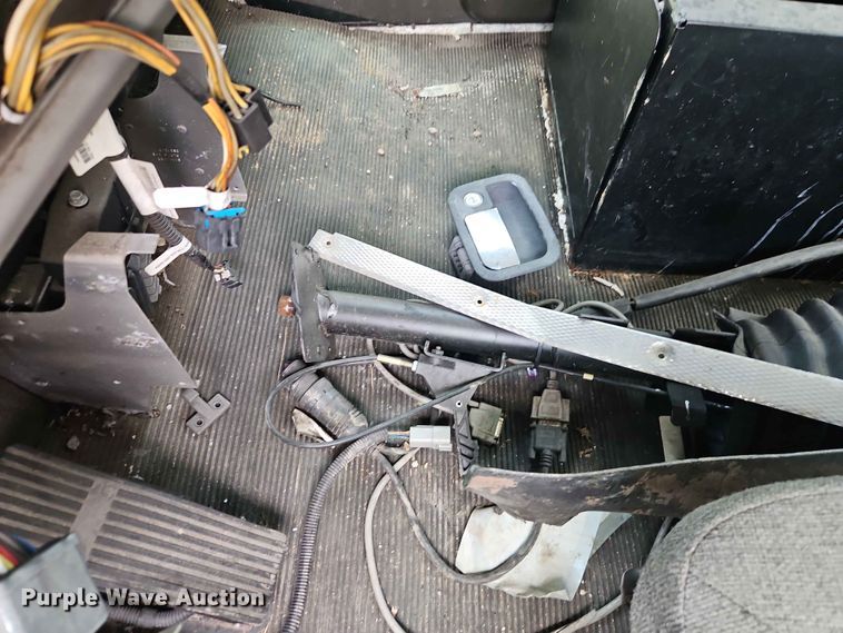 image for item DQ7798 2014 Kenworth T3 Series truck cab and chassis