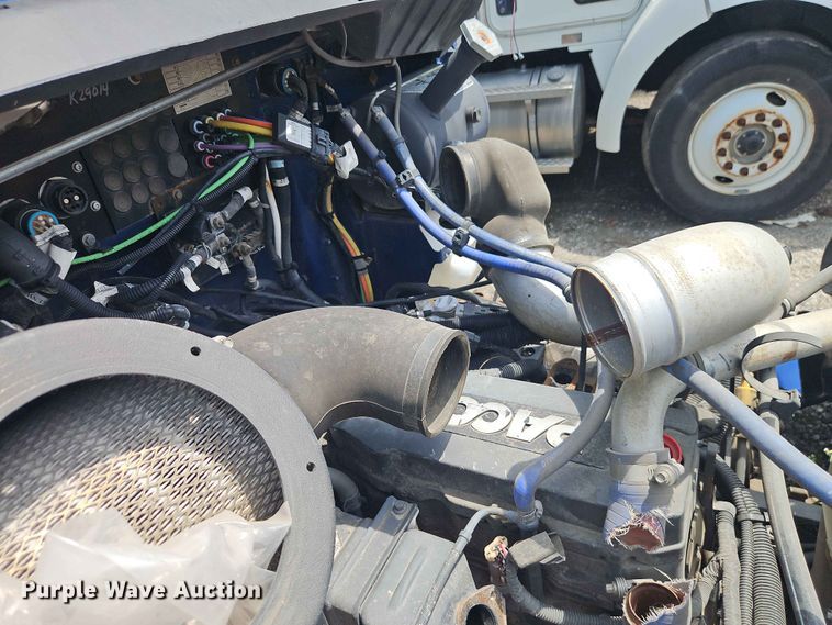image for item DQ7798 2014 Kenworth T3 Series truck cab and chassis