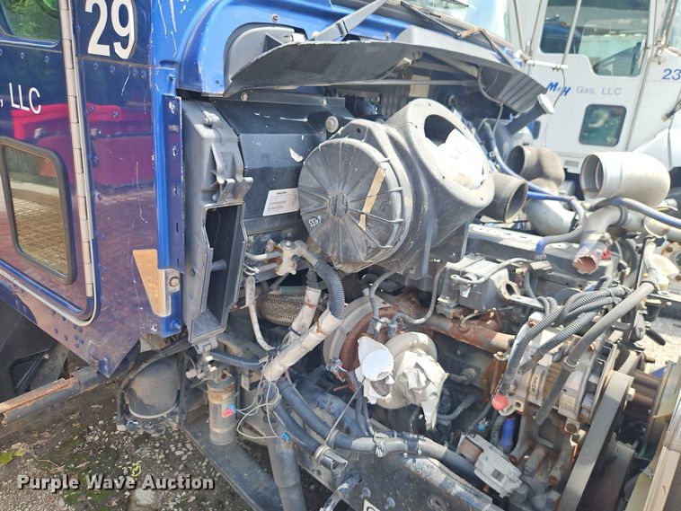 image for item DQ7798 2014 Kenworth T3 Series truck cab and chassis