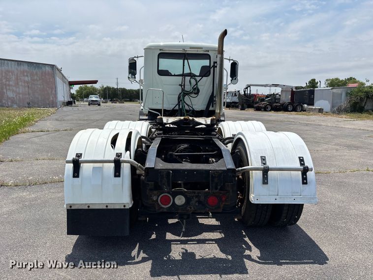 image for item DV4347 2015 Mack CXU semi truck
