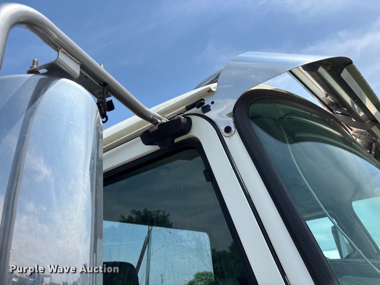 image for item DV4347 2015 Mack CXU semi truck