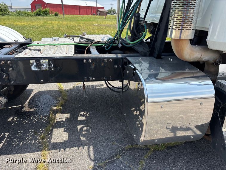 image for item DV4347 2015 Mack CXU semi truck