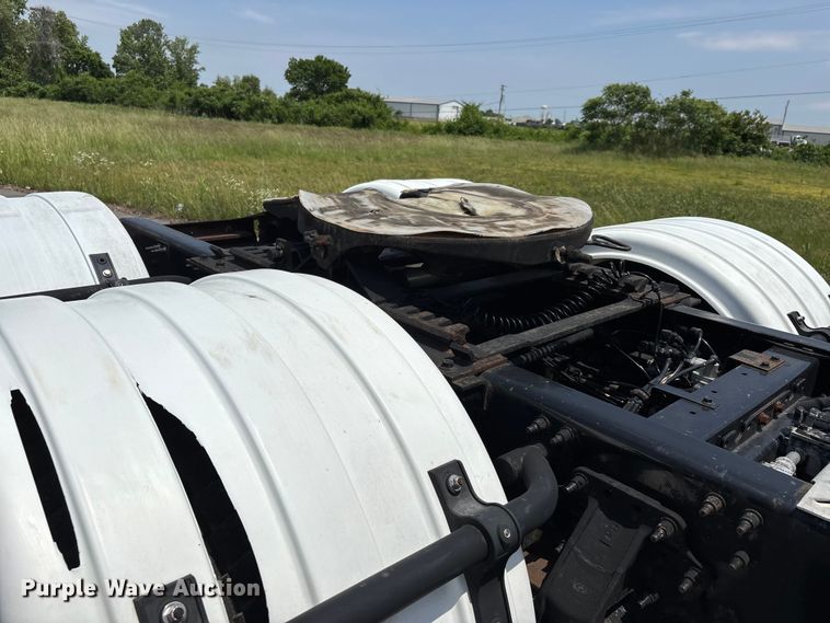 image for item DV4347 2015 Mack CXU semi truck