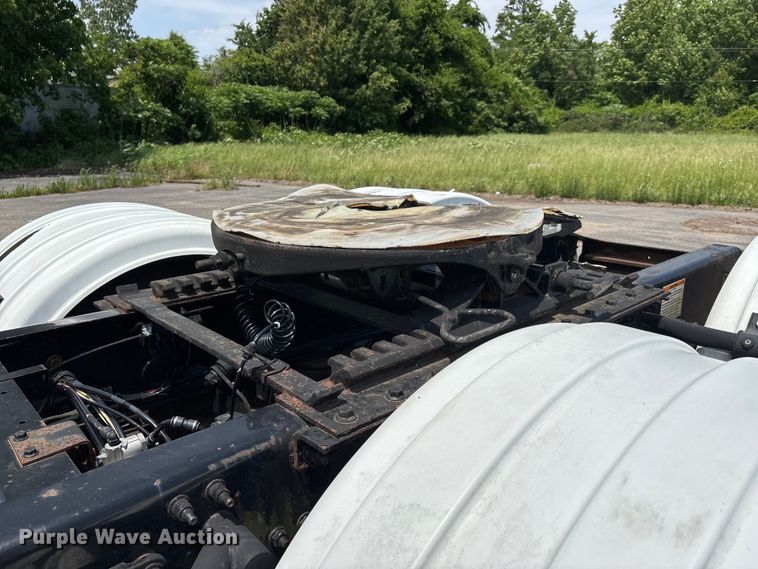 image for item DV4347 2015 Mack CXU semi truck