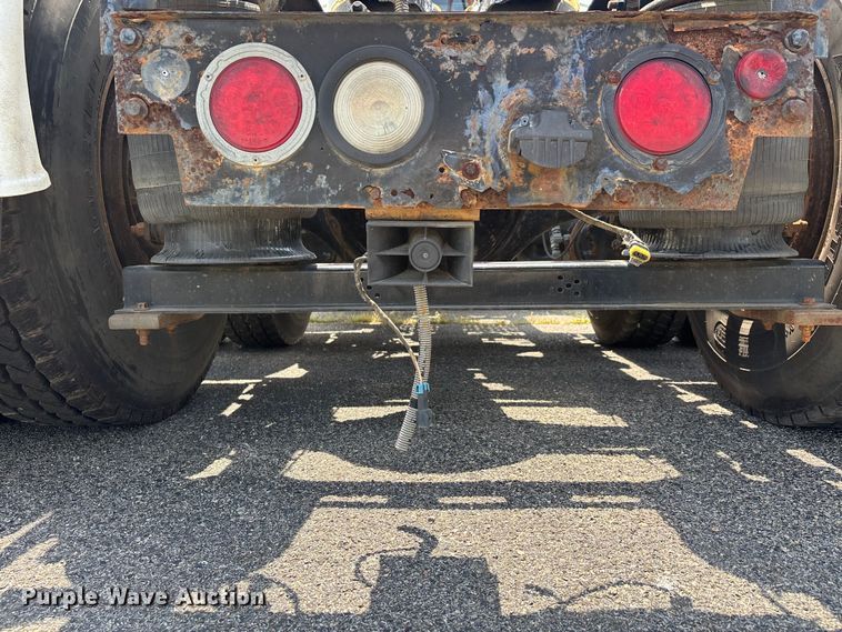 image for item DV4347 2015 Mack CXU semi truck