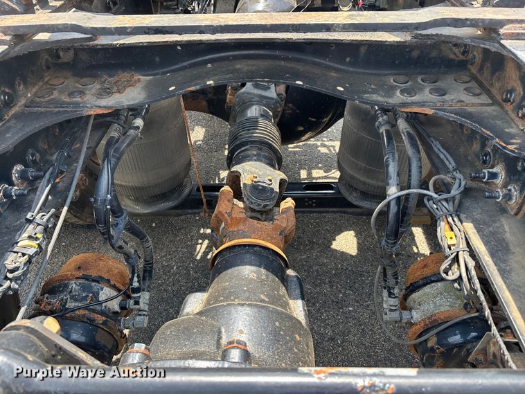 image for item DV4347 2015 Mack CXU semi truck