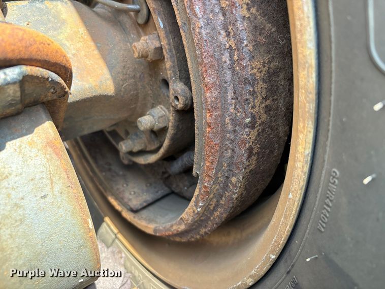 image for item DV4347 2015 Mack CXU semi truck