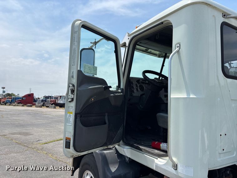 image for item DV4347 2015 Mack CXU semi truck