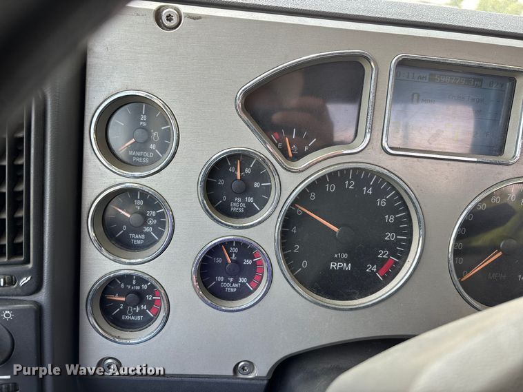 image for item DV4347 2015 Mack CXU semi truck