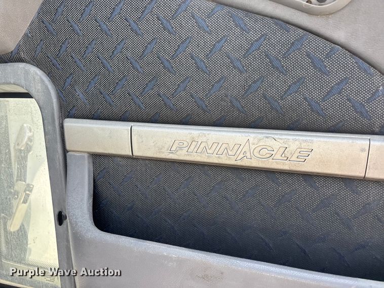 image for item DV4347 2015 Mack CXU semi truck