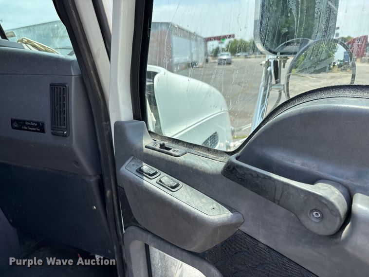 image for item DV4347 2015 Mack CXU semi truck