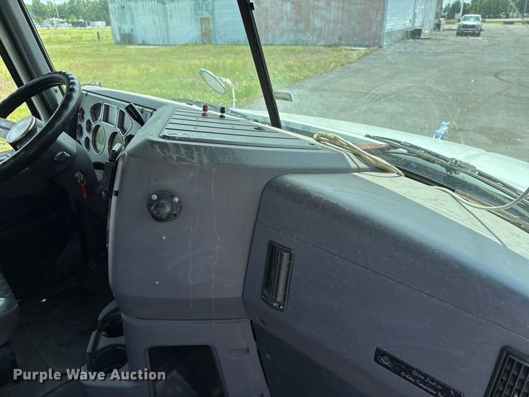 image for item DV4347 2015 Mack CXU semi truck