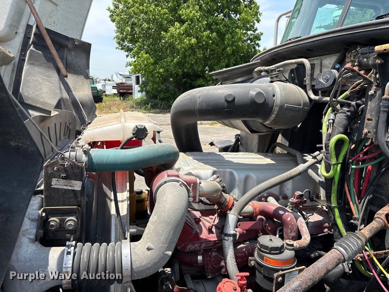 image for item DV4347 2015 Mack CXU semi truck
