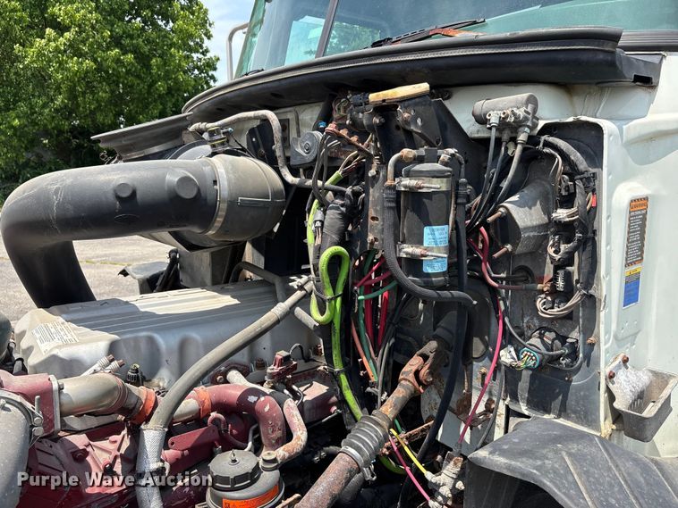image for item DV4347 2015 Mack CXU semi truck