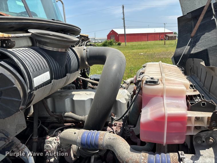 image for item DV4347 2015 Mack CXU semi truck