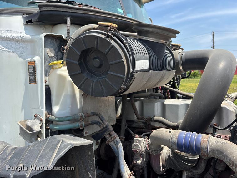 image for item DV4347 2015 Mack CXU semi truck