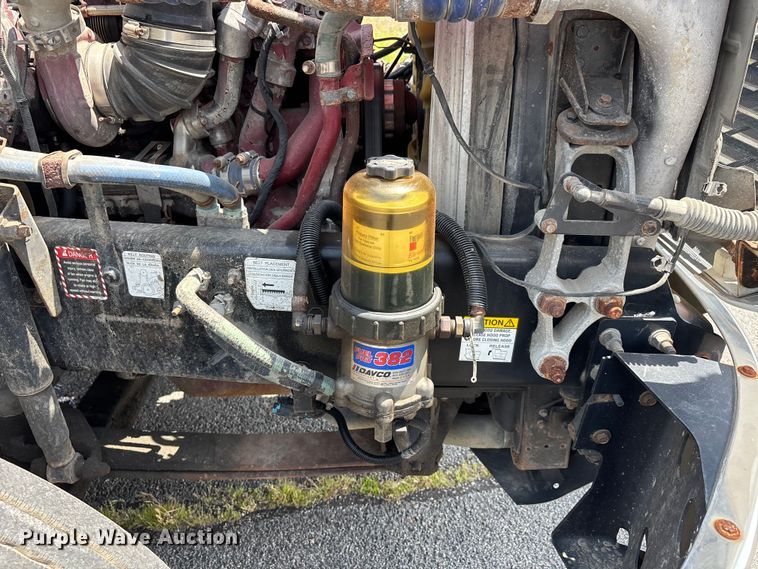 image for item DV4347 2015 Mack CXU semi truck