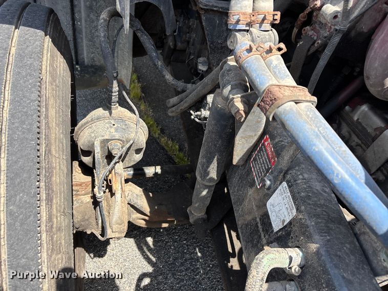 image for item DV4347 2015 Mack CXU semi truck