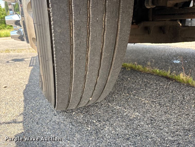 image for item DV4347 2015 Mack CXU semi truck