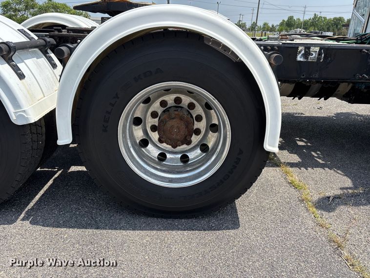 image for item DV4347 2015 Mack CXU semi truck