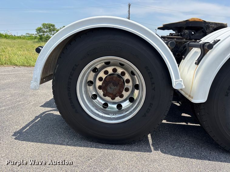 image for item DV4347 2015 Mack CXU semi truck