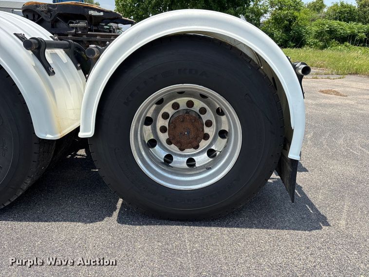 image for item DV4347 2015 Mack CXU semi truck