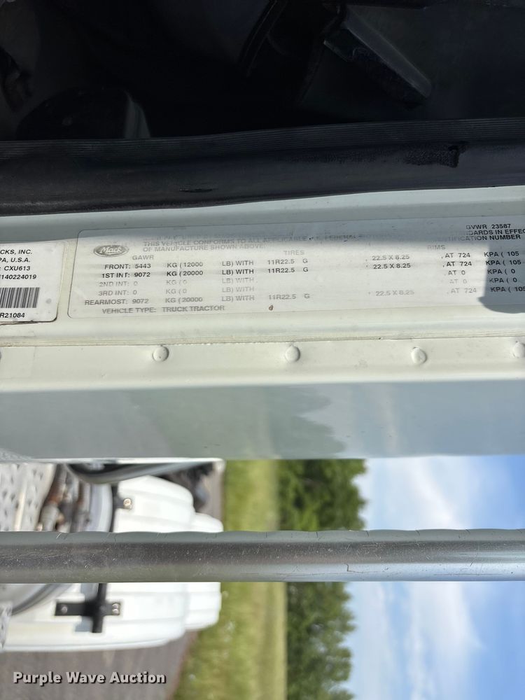 image for item DV4347 2015 Mack CXU semi truck