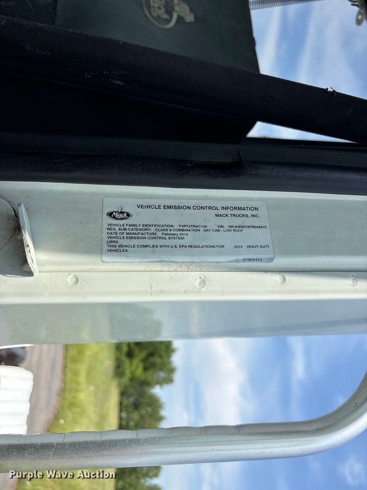 image for item DV4347 2015 Mack CXU semi truck