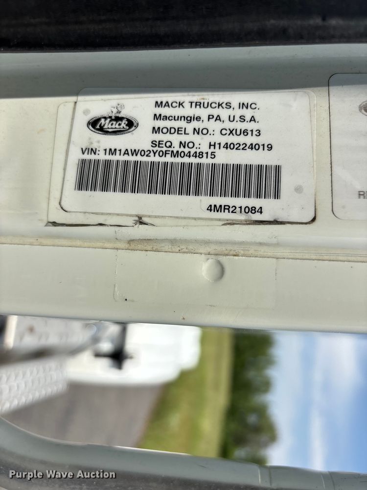 image for item DV4347 2015 Mack CXU semi truck