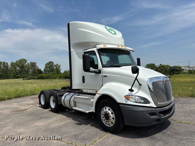image for item DV4348 2018 International RH613 semi truck