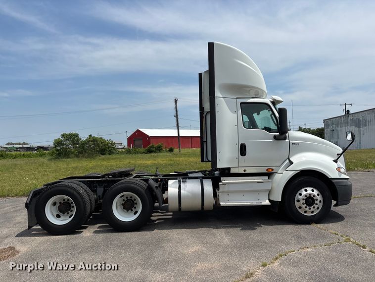 image for item DV4348 2018 International RH613 semi truck