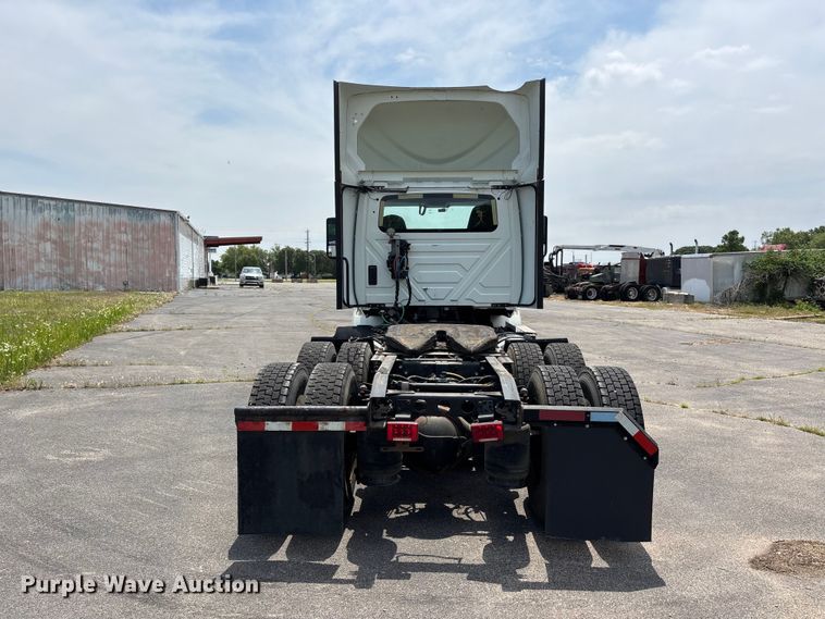 image for item DV4348 2018 International RH613 semi truck