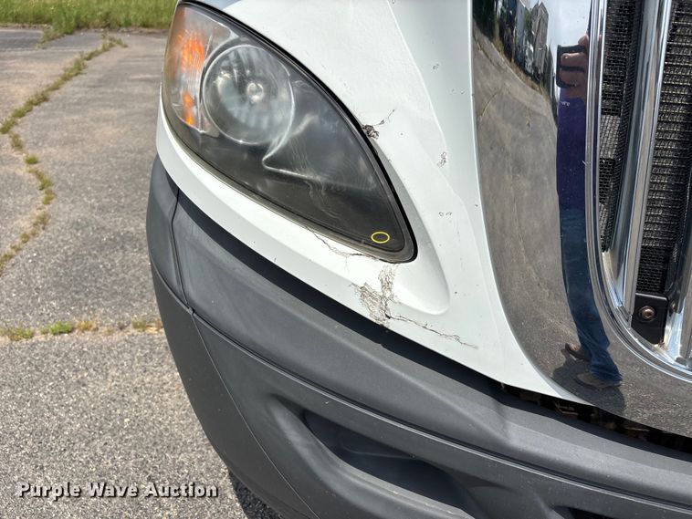image for item DV4348 2018 International RH613 semi truck
